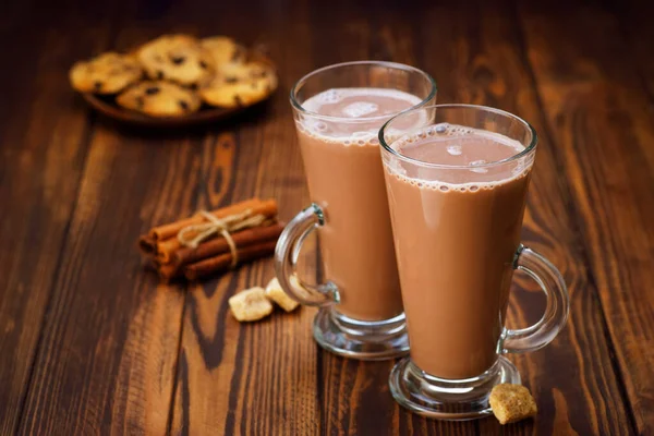 Chocolate milkshake in glass cups — Stock Photo, Image