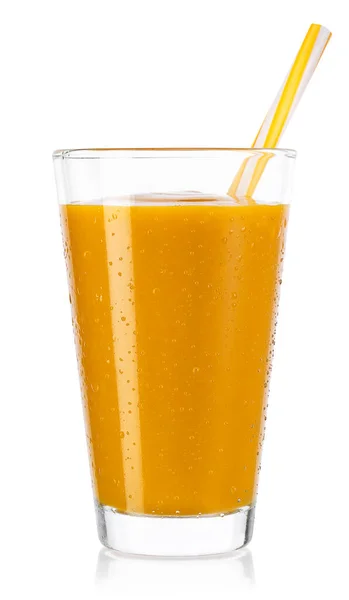 Glas mango smoothies isolerad på vitt — Stockfoto