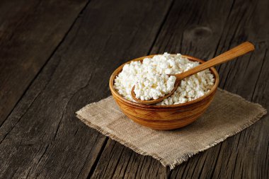 Kil kasede süzme peynir.