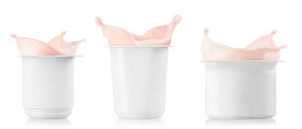Conjunto de tres tazas de plástico con yogur salpicado —  Fotos de Stock
