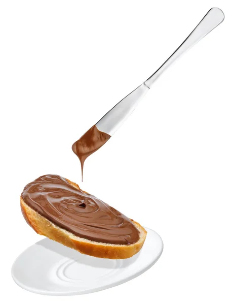 Beyaz üzerinde çikolata kremalı uçan ekmek. — Stok fotoğraf