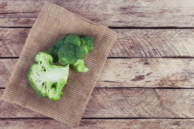 Tahta Arkaplan Üzerine Brokoli