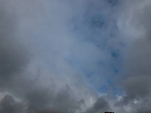Hermoso Cielo Con Nubes Blancas Grises Azules Hermosa Foto Nubes — Foto de Stock