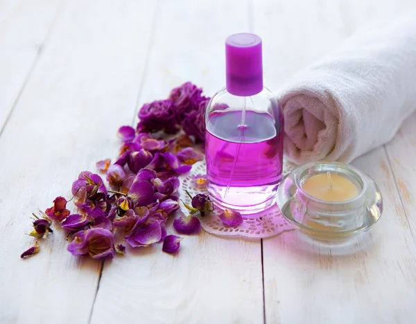 Ambiente spa, rosa rosa, cuidados de saúde e beleza — Fotografia de Stock