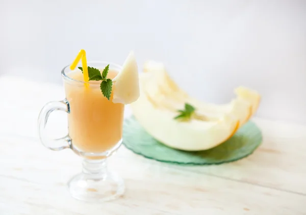 Melon smoothies with mint — Stock Photo, Image