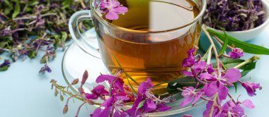 Fireweed yapılan çay. Bitkisel çay. Şifalı bitkiler.