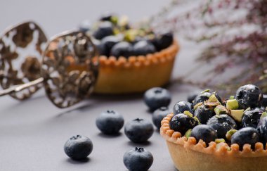 Yay whortleberry çilek ile iki kek