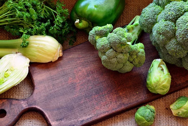 Brokoli, Brussels kecambah, paprika dan adas pada kitche — Stok Foto