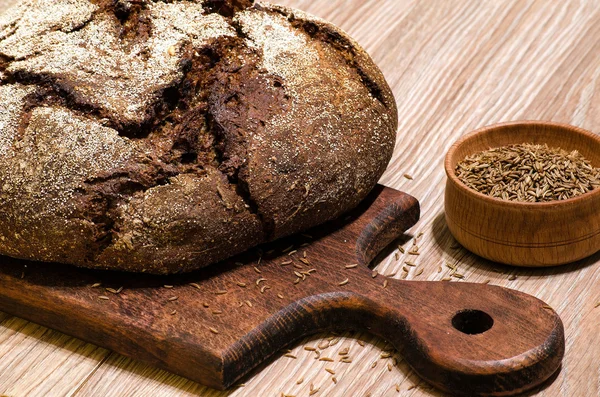 Kimyon tohumları ile karanlık çavdar ekmeği