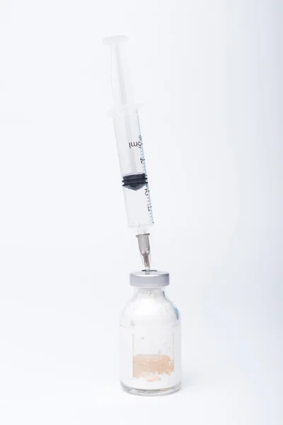 Spruta, medicinsk injektion och piller kit. Medicin plast hän — Stockfoto