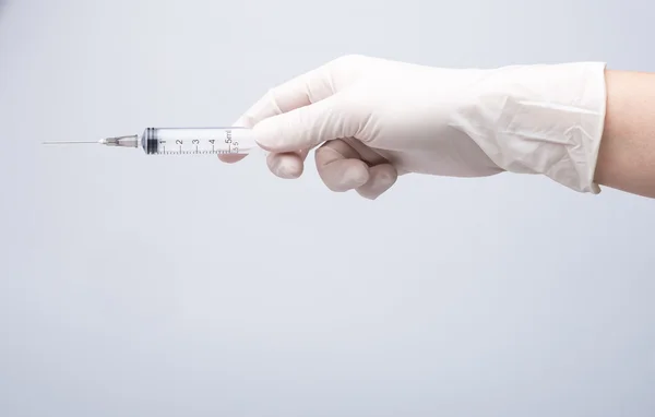 Läkare Hand hålla sprutan storlek 5 Ml av Vaccine.Concept idé är — Stockfoto
