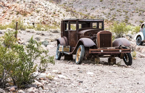 ネルソン ネバダのゴーストタウンに古いさびた車 — ストック写真