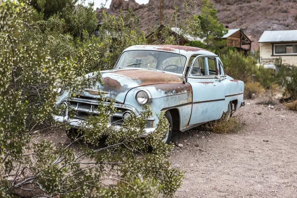 Gammal rostig bil i Nelson Nevada spökstad — Stockfoto