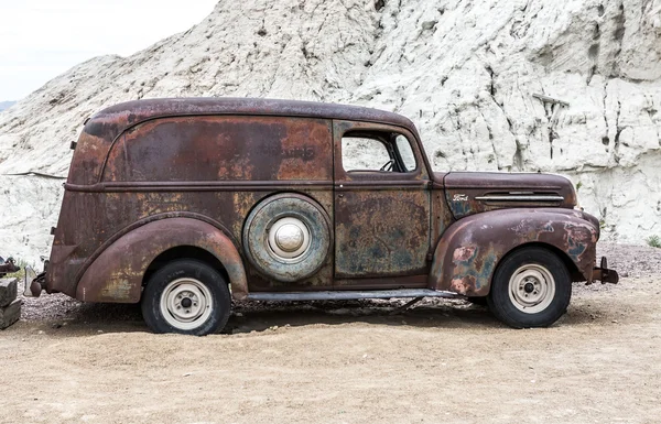 Παλιό σκουριασμένο φορτηγό στην πόλη-φάντασμα Νέλσον Νεβάδα — Φωτογραφία Αρχείου