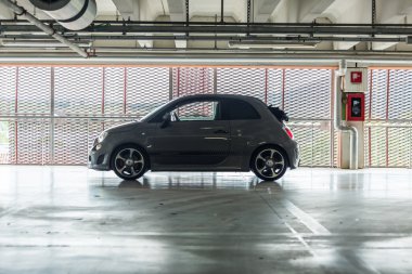 Trieste, İtalya 18 Haziran, Abarth 595 Competizione 2016:Photo. 595 turizm agresif görünüm ve birkaç kasten sportif karakter abartarak önemli ölçüde farklıdır.