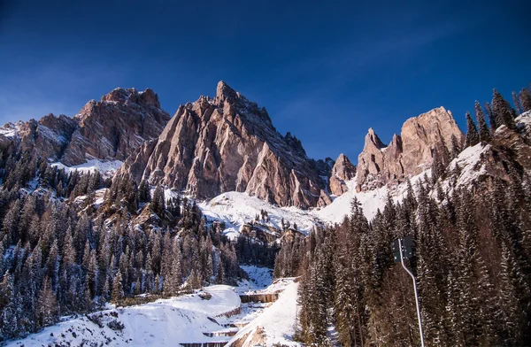 Пейзаж в Tre Cadi Lavaredo в Demites — стоковое фото