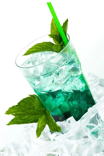 Iced green peppermint syrup with tonic water and ice cubes. Isolated on white background. — Stock Photo, Image