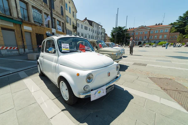 Gorizia, Italy MAY 22,2016: Фото заседания Fiat 500 Club Isonzo. Fiat 500 (Cinquecento) - городской автомобиль, выпускавшийся итальянским производителем Fiat с 1957 по 1975 год. . — стоковое фото