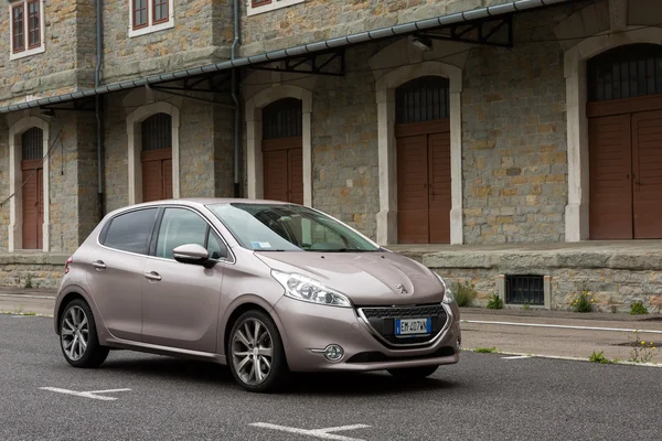 Peugeot 208 E-hdi 1.6cc — стоковое фото