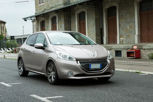 Peugeot 208 E-hdi Nincs magyar neve — Stock Fotó