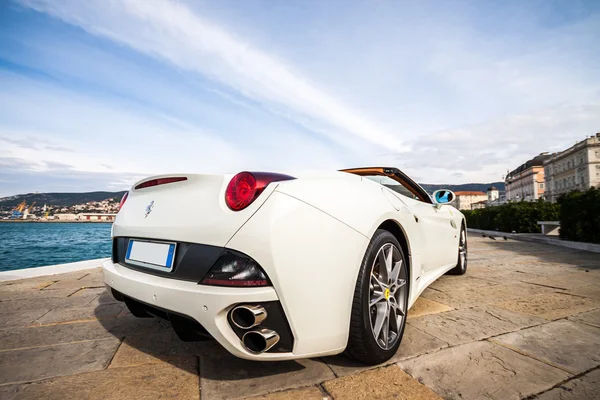 Ferrari bianca California Spider — Foto Stock