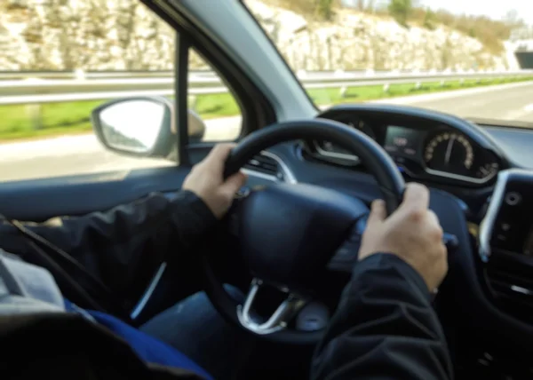 Desenfoque abstracto de conducción por carretera, vista del conductor en el coche —  Fotos de Stock