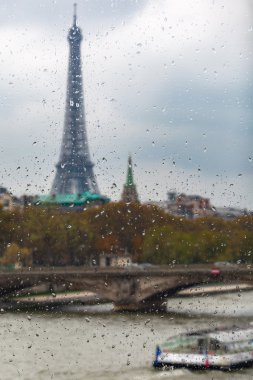 Arka plan bulanık: Şehir hayatı Paris Fransa