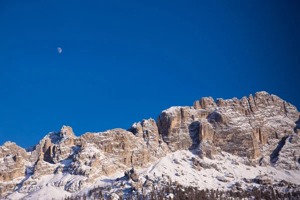 Alpejskie krajobrazy w Tre Cime di Lavaredo w Dolomitach — Zdjęcie stockowe