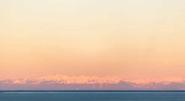 Ver alpes ao pôr do sol a partir de Trieste — Fotografia de Stock