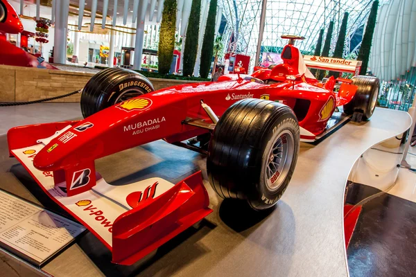 ABU DHABI, UAE - MAY 13,2014: Ferrari World at Yas Island in Abu Dhabi on MAY 13, 2014, UAE. Ferrari World is the largest indoor amusement park in the world. — Stock Fotó