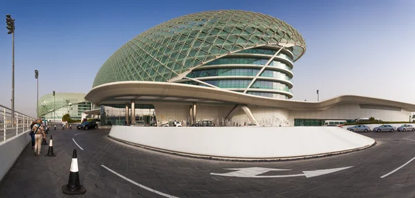 Abu Dhabi, UAE- May 13,2014: The Yas Circuit and Hotel - the iconic symbol of Abu Dhabi's Grand Prix. — Zdjęcie stockowe