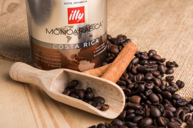 Trieste, İtalya - 27 Aralık 2015: Bir şirket üretimde Illy uzmanlaşmıştır karışımlar tüm dünyada ünlü İtalyan espresso kavurma.