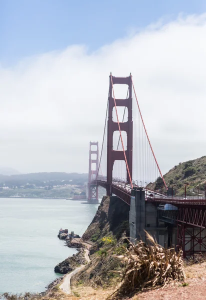 금문교는 안개, San Francisco, 캘리포니아에에서 표시 됩니다. — 스톡 사진