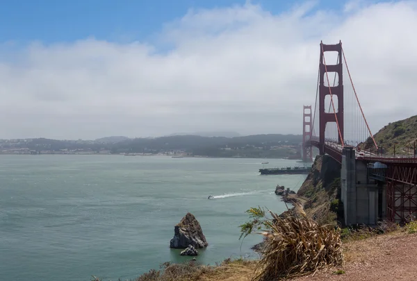 금문교는 안개, San Francisco, 캘리포니아에에서 표시 됩니다. — 스톡 사진