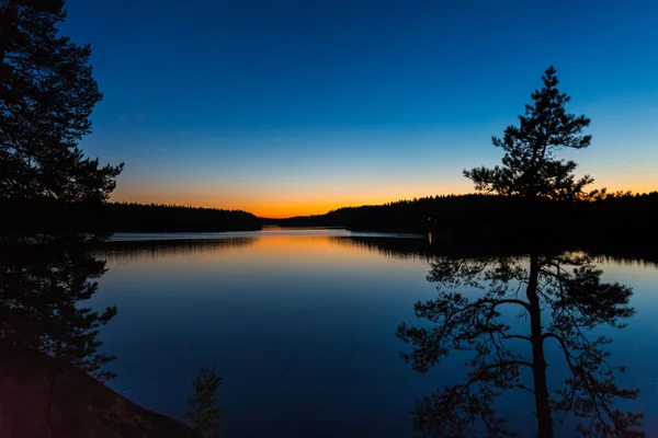 Finlandiya Lakeland sonbahar günbatımı