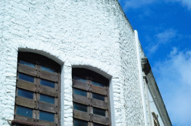 Eski windows ile beyaz cephe