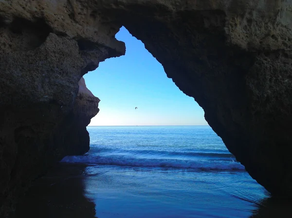Morze przez cliff — Zdjęcie stockowe