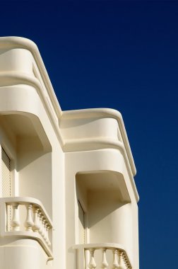 Yel değirmeni karmaşık ve mavi gökyüzü