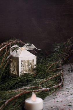 Karanlık bir tablo hediye