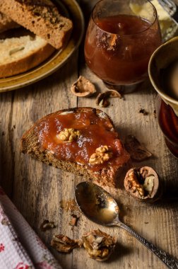 Elma reçelli sandviç