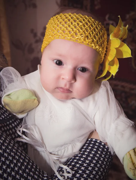 Ansikte söta 4 månaders baby — Stockfoto