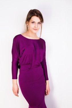 Güzel ve mutlu bir gece elbiseli genç kız