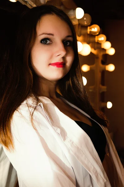 Beautiful young girl in a dressing room — Stock Photo, Image