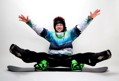 Beyaz arka plan üzerinde izole snowboarder