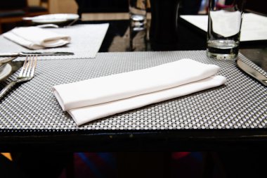 çatal ve peçete bir restoranda