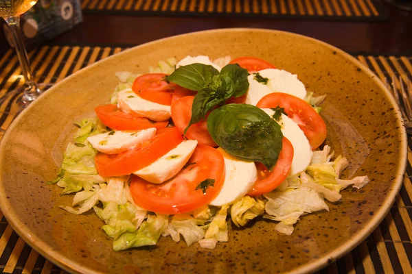 Classic caprese salad — Stock Photo, Image