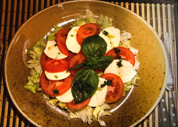 Classic caprese salad — Stock Photo, Image