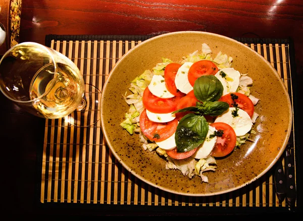 Classic caprese salad — Stock Photo, Image