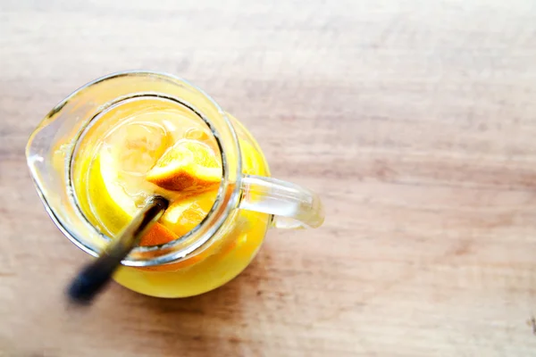 Jarra de limón, miel, naranja y agua —  Fotos de Stock