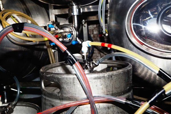 Оборудование для производства пива — стоковое фото